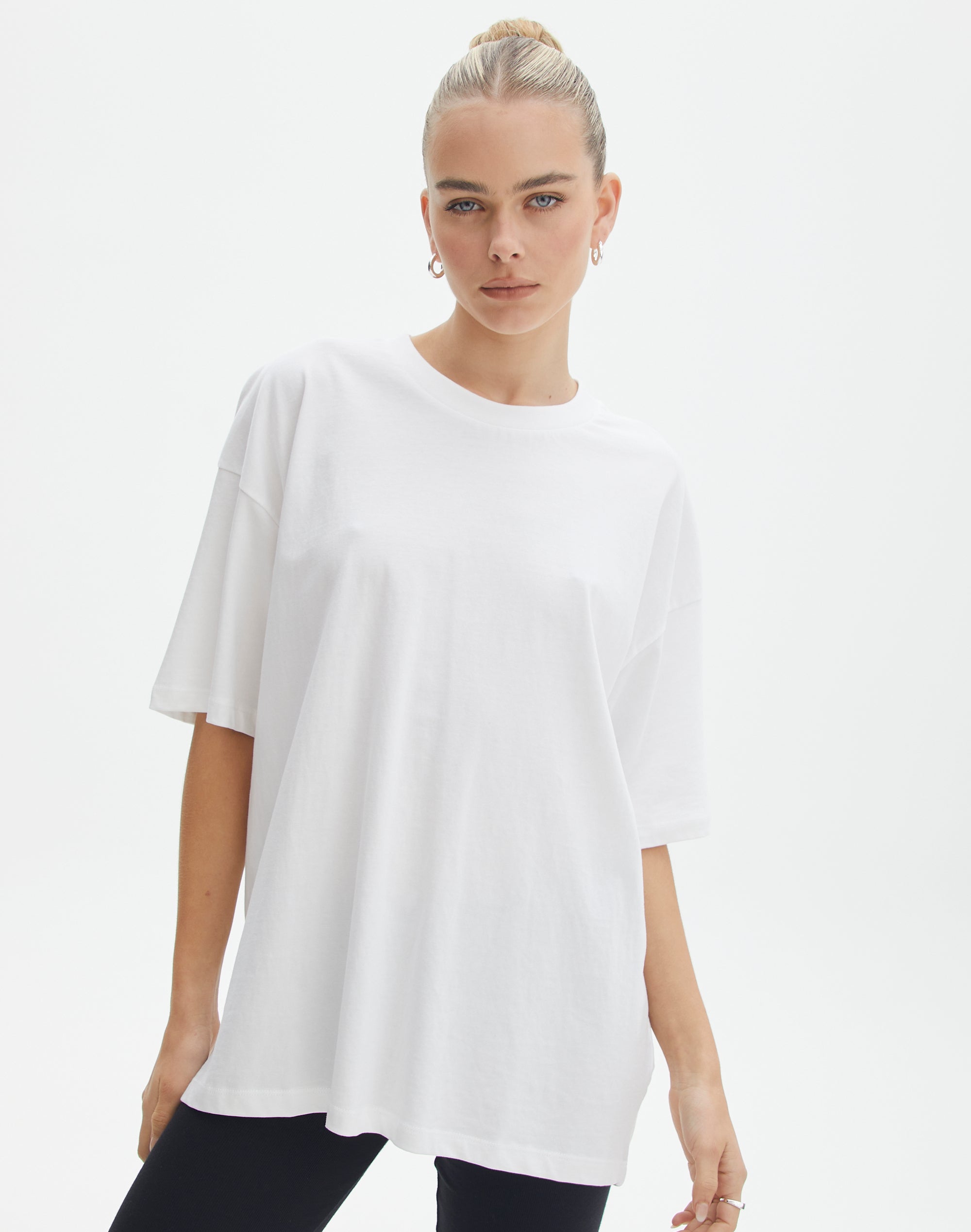 https://www.glassons.com/content/products/austin-oversized-tee-white-front-ts119520cot.jpg