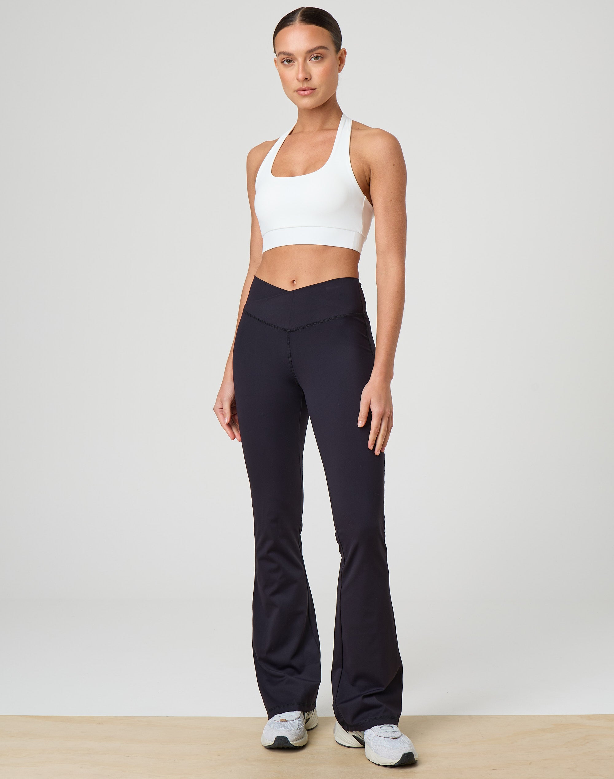 Active V Front Flare Leggings in Globe X Black Glassons