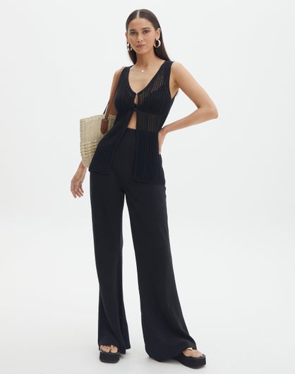 Woven Textured Straight Leg Pant in Black