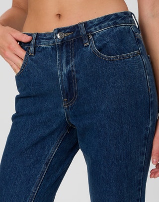 Low Rise Straight Leg Jean in Elsa Wash