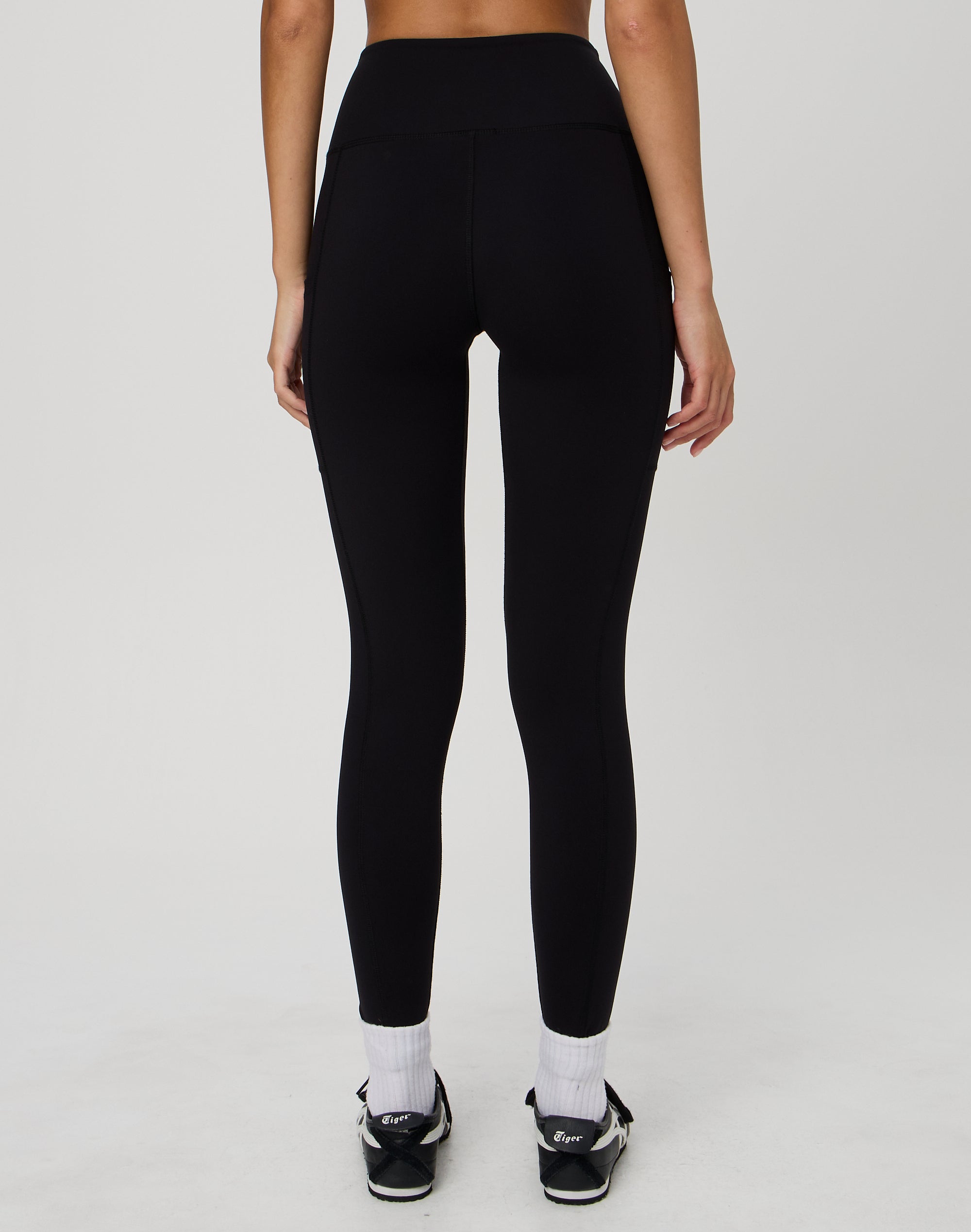 Form Fit Flare Yoga Pant in Black
