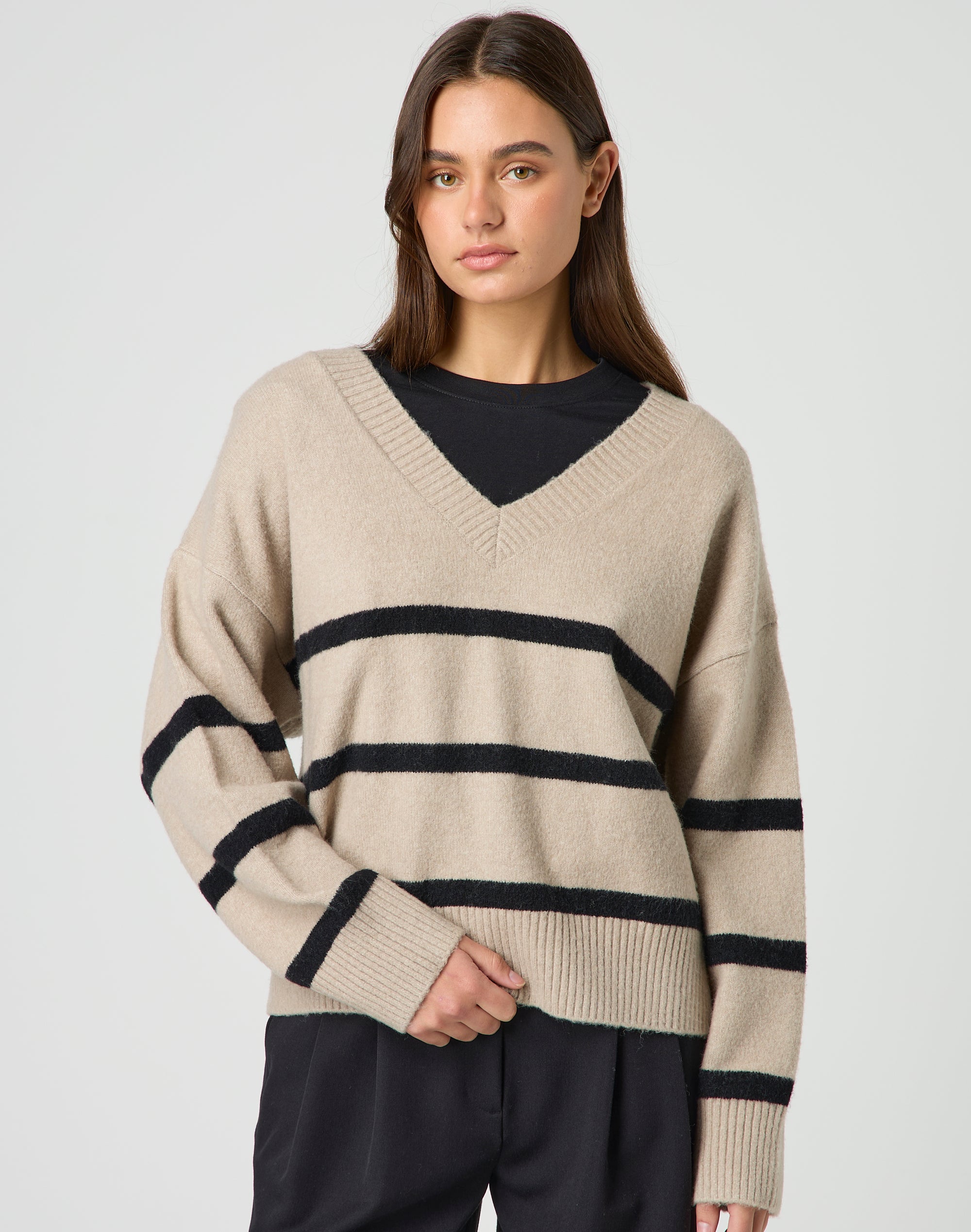 Long length v online neck jumper