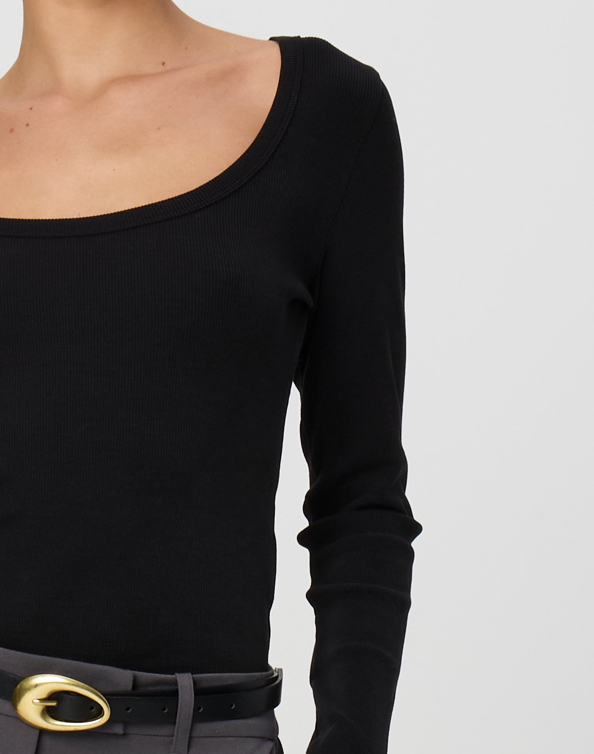 https://www.glassons.com/content/products/nylie-ribbed-scoop-neck-longsleeve-black-imageback-tl192860rib.jpg