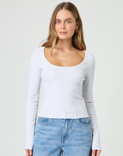 Ribbed Scoop Neck Long Sleeve Top in Snow Marle | Glassons