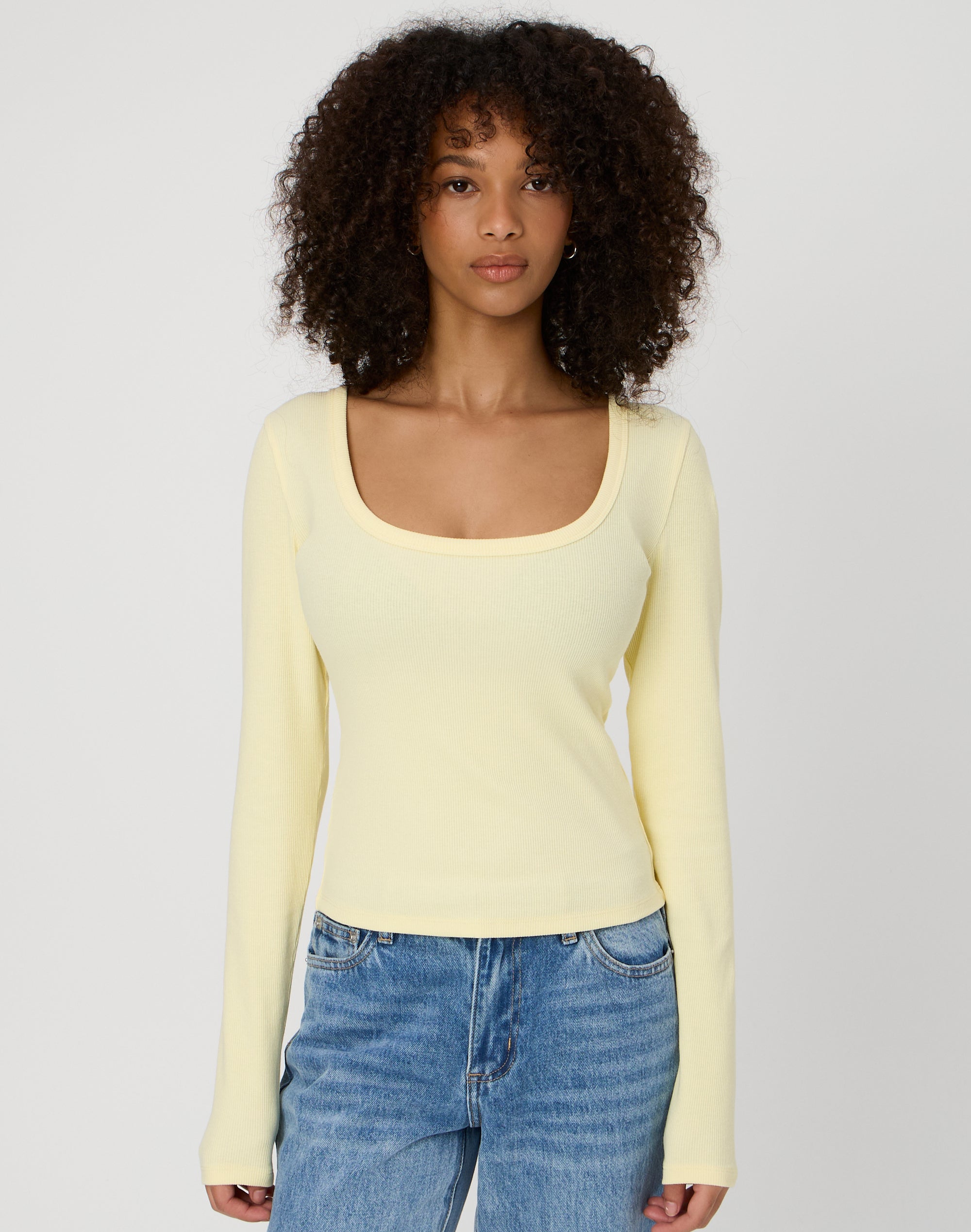 Ribbed Scoop Neck Long Sleeve Top in Yellow Jessamine