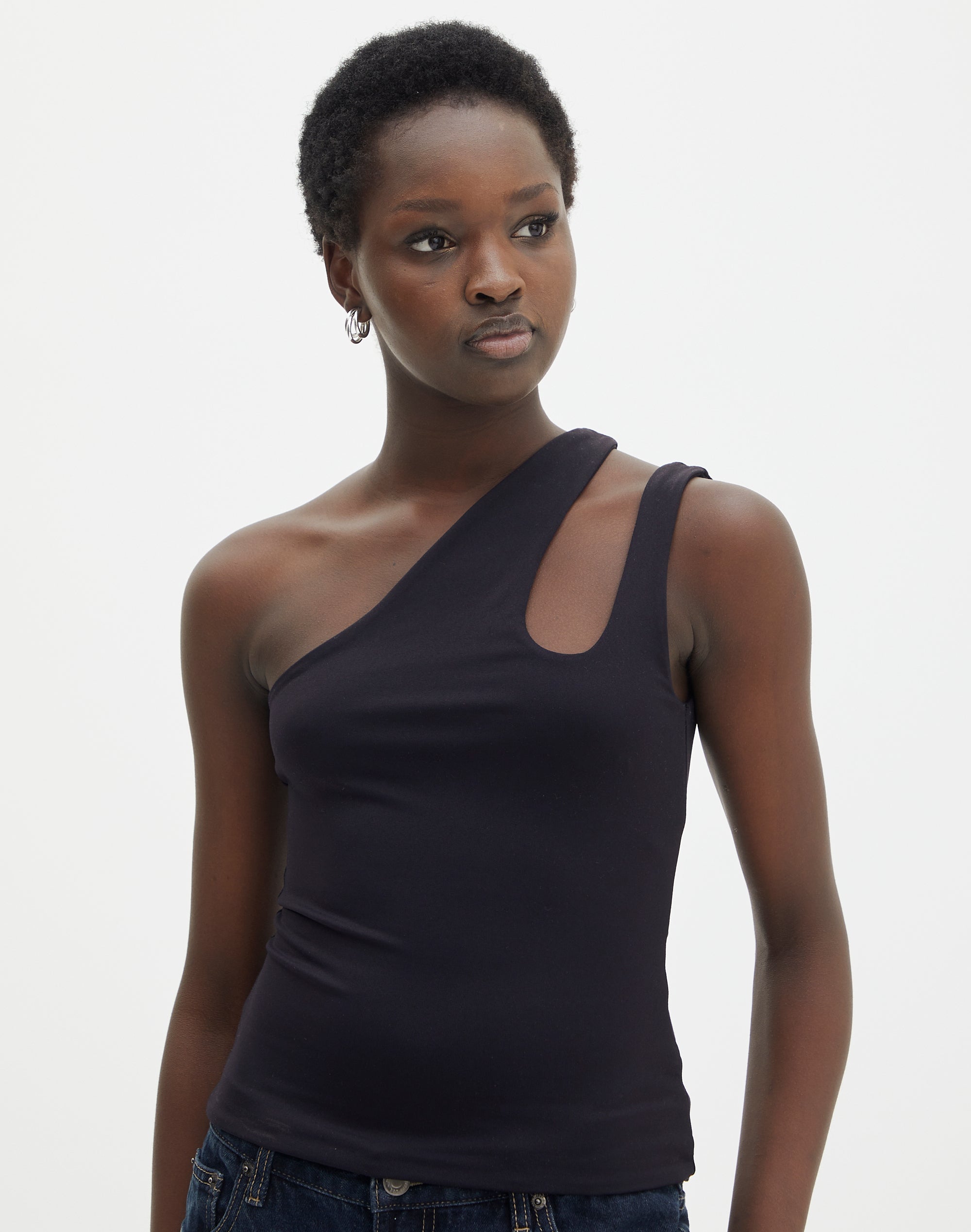 https://www.glassons.com/content/products/scarlett-cut-out-tank-black-front-tv163444pln.jpg