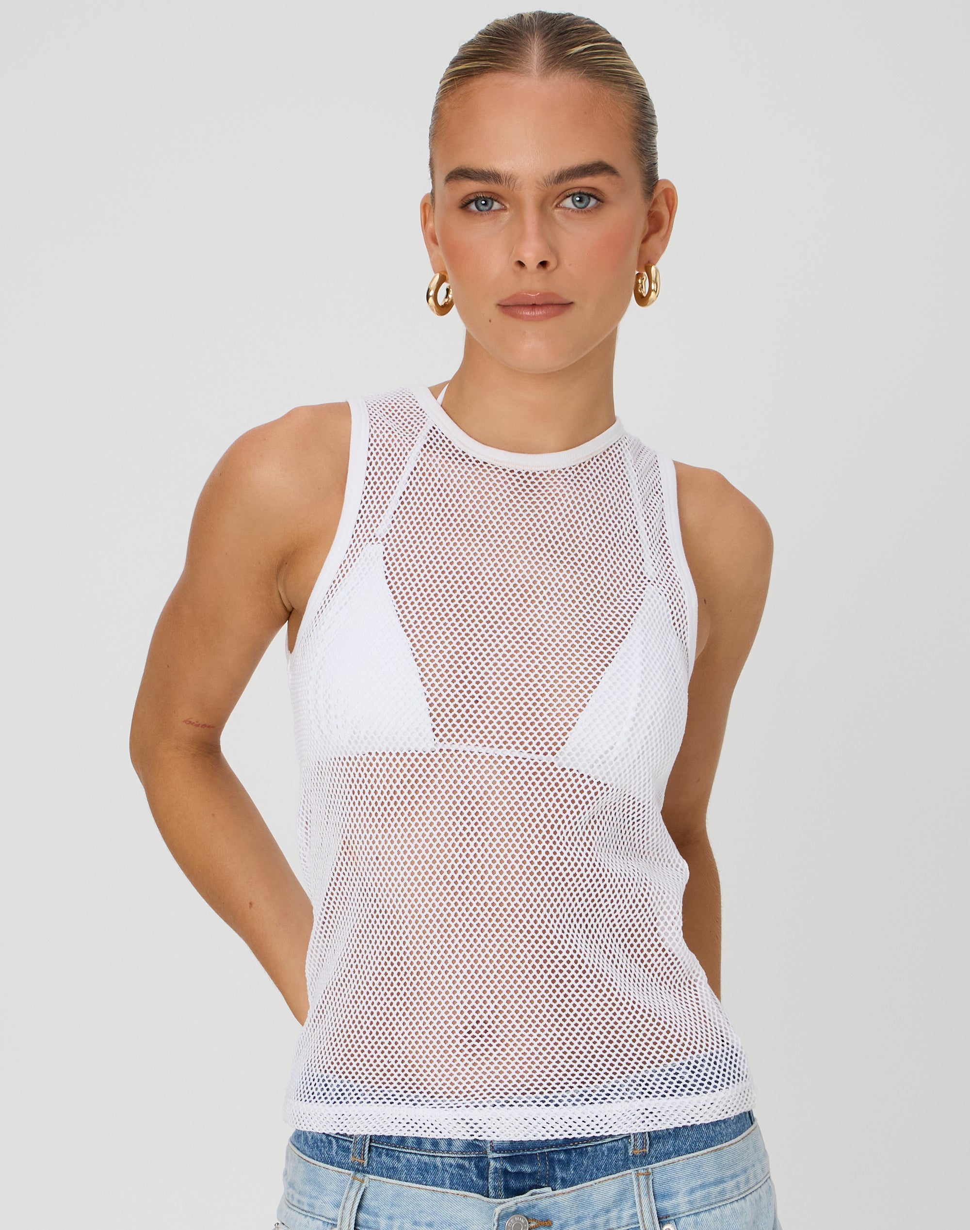 https://www.glassons.com/content/products/sullie-tank-white-front-tv147691fis.jpg